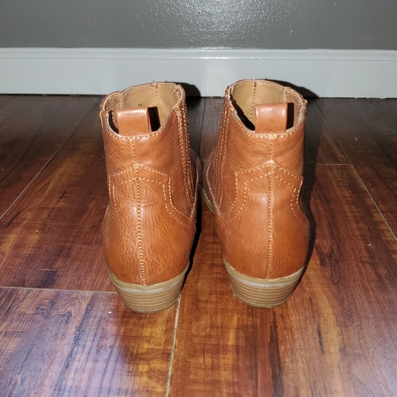 Universal Thread faux leather ankle boots - Picture 4 of 7